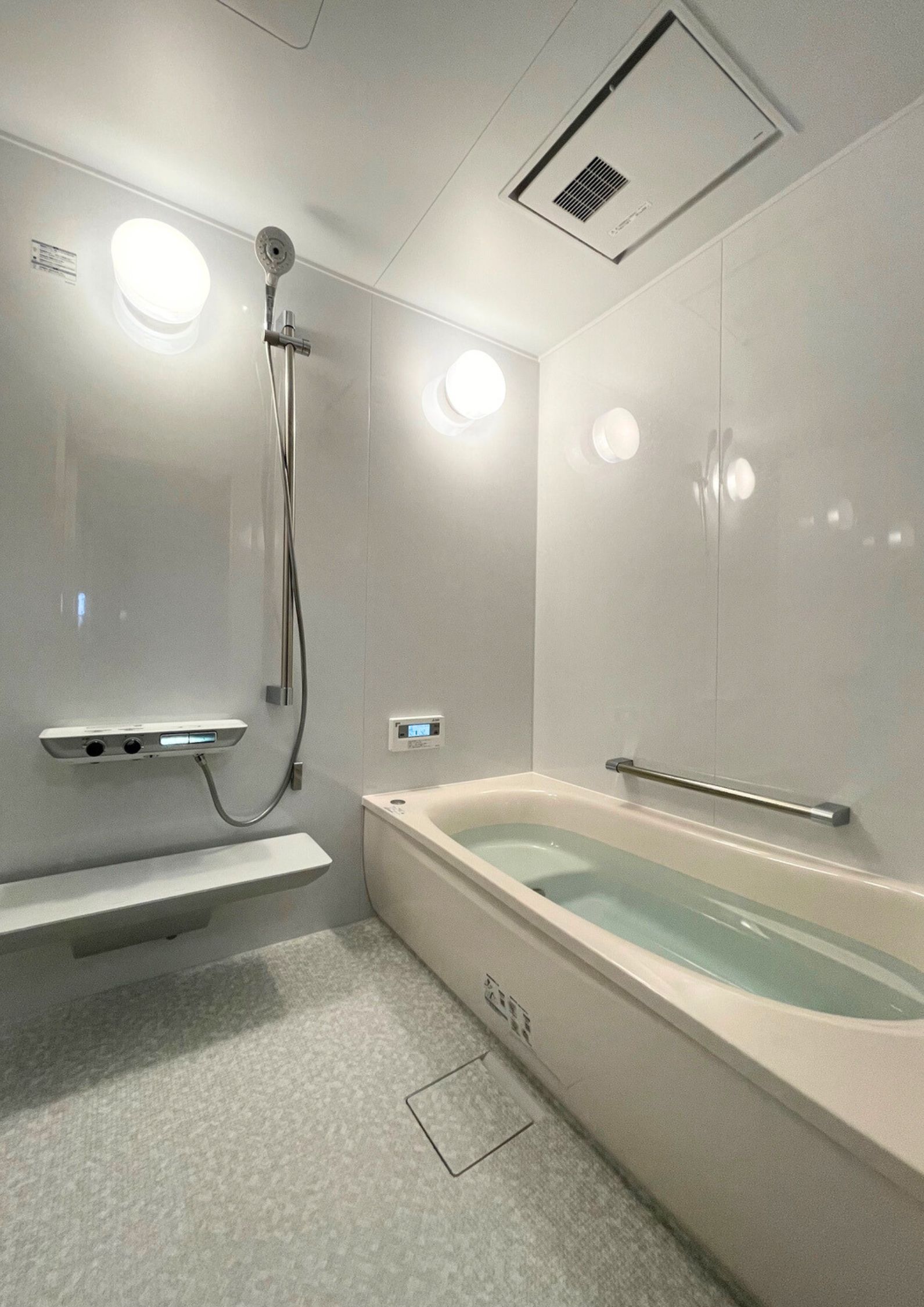 一歩目から、冬でも冷たくない『サザナ』で叶える極上のバスタイム